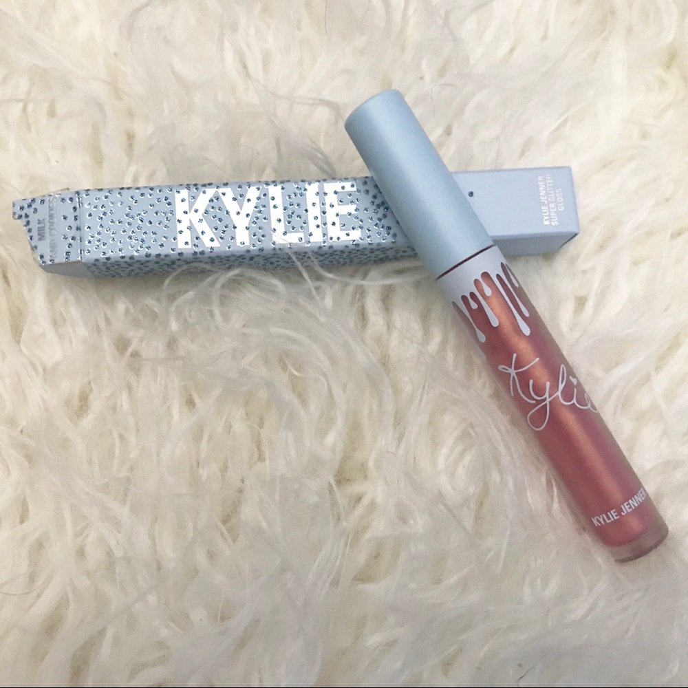 Kylie Jenner super glitter gloss milk and cookies